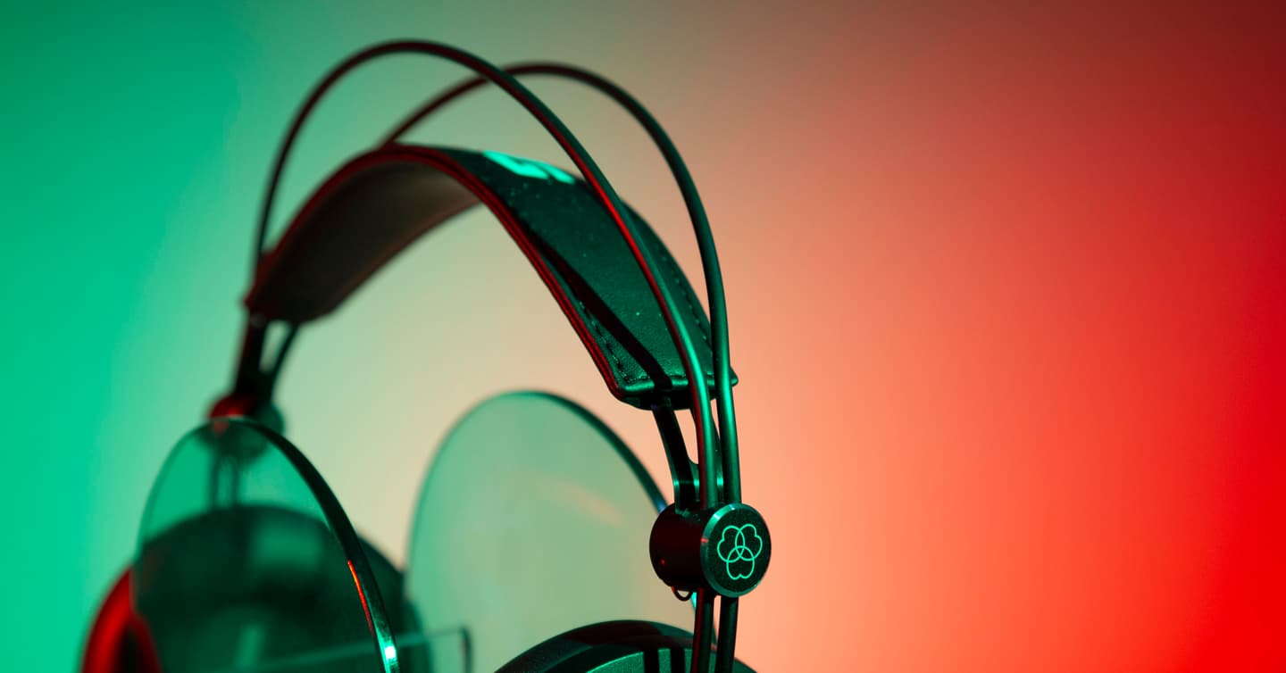 https://blog-dev.landr.com/wp-content/uploads/2019/06/AKG-K275-3.jpg